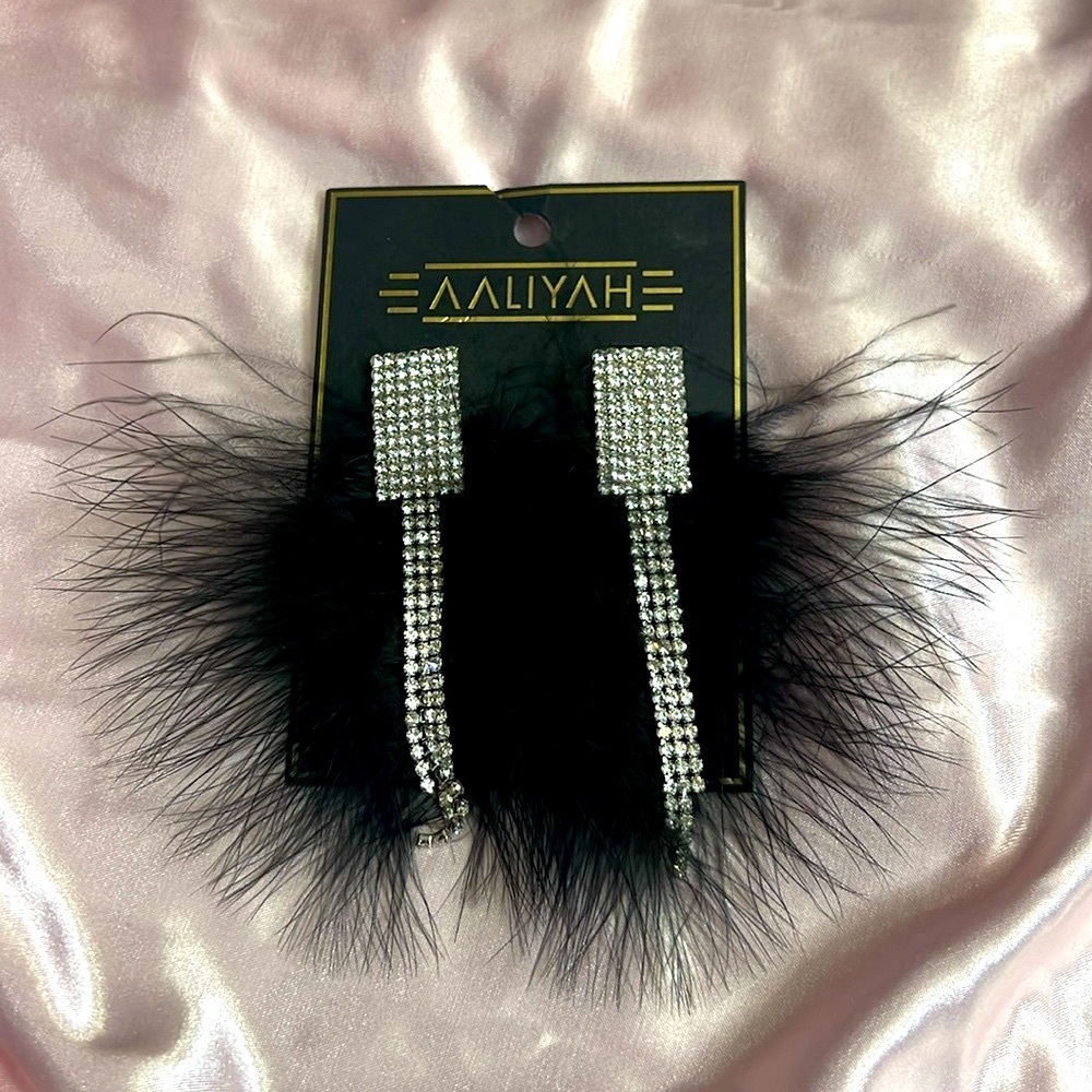 AALIYAH feather earrings